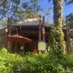 Lovely service at the pool bar