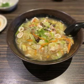 308. Seafood Ramen