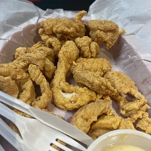 food, chicken wings and fried chicken