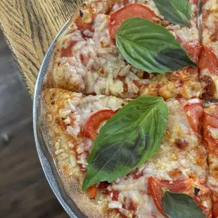 Major Tomato pizza with vegan cheese
