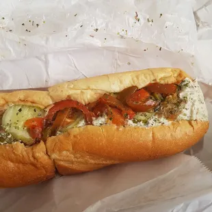 a hot dog with toppings