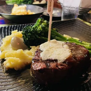 Filet mignon and pureed potatoes