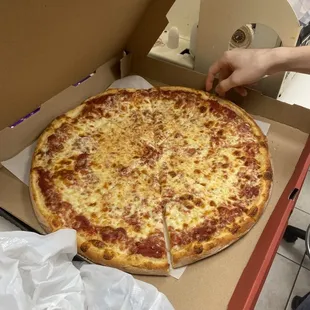Their cheese pizza is da best