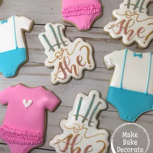 He or She gender reveal cookies.