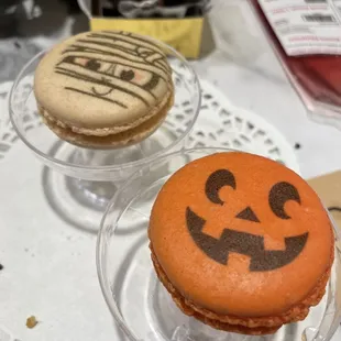 Halloween themed macaroons
