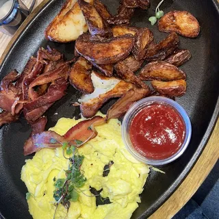 Eggs, Bacon & Potato Skillet