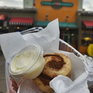 Cinnamon roll