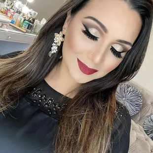 Glitter cut crease