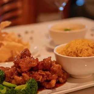 General Tso&apos;s Chicken Lunch