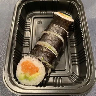Salmon roll to go