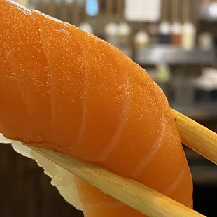 Salmon - Sake Nigiri (2 pcs.)