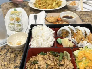 Pudthai & Sushi