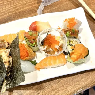 Sushi and a hand roll that fell apart