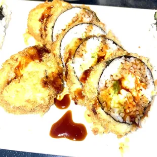 Crunchy Bay (Bay lobster mix, avocado, cream cheese, whole roll panko tempura served w/eel &amp; cajun sauce) $14.