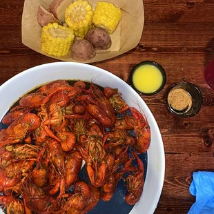 2 lbs of crawfish*butter*seasoning*corn*pots*