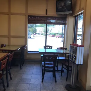 Small dining area w/TV