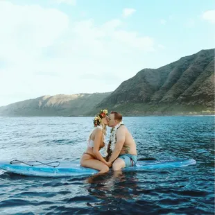 Sunrise elopement  at Makua  beach  @aloha_tatiphotography