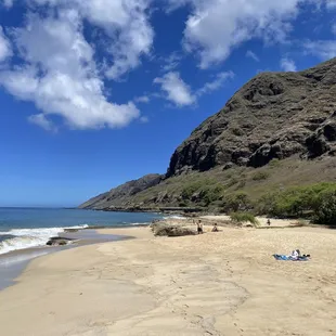 Very exclusive, secluded beach. Give the Hawaiian locals the prime beach space and right of way when you can.