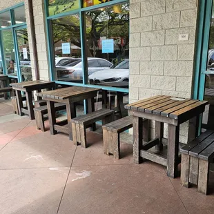Outside seating along the wall in front of Paniolo&apos;s and Aloha Salad