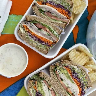 Roast beef &amp; Turkey Avocado / ordered without mayo &amp; tomatoes but had it.