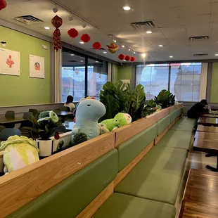 the interior of a chinese restaurant