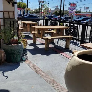 the outside of the restaurant