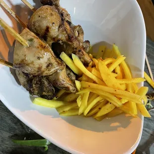 Chicken skewers with pickled mango on the side