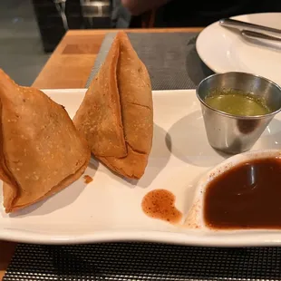 Samosa (potatoes and peas)