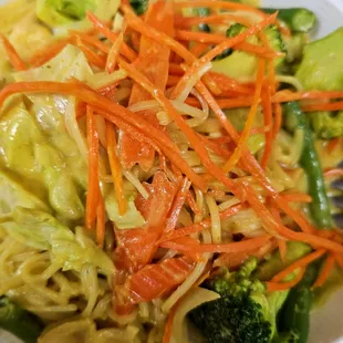 Yellow curry stir-fry noodles