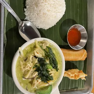 Green curry with chicken lunch special