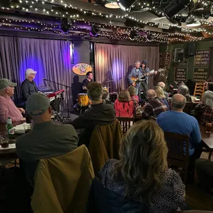 Chris Cain performing