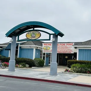 ramen and noodles, outside