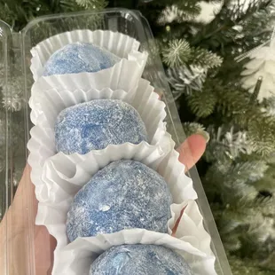 @simba_and_nala_808  Brownie Mochi from da Mochi guys