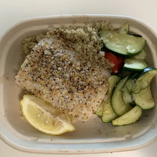 Everything seasoning mahi with quinoa, zucchini, and pepeprs