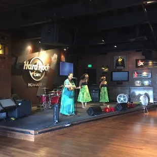 Join us at our lovely breakfast orientation about the Islands at Hard Rock Cafe Waikiki , it's complimentary Email me for details