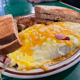 Denver omelette with hash browns &amp; wheat toast