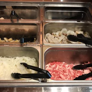 Beef tripe, fatty pork/beef, shrimp, mussels