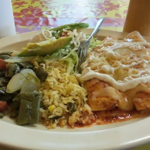 a plate of mexican food