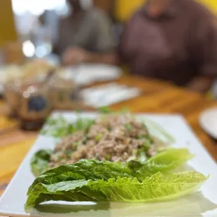 a plate of lettuce on a table