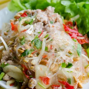 spicy yum woon sen with chicken