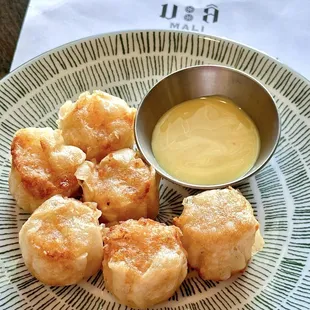 "Shumai (･‿･) goodness". Deliciously small, incredibly crispy and not at all spongy compared to some in the area.