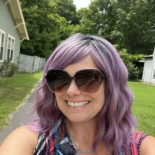 Laura R.