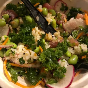 Ahi tuna missing sauce, jalapeños, green onions, garlic flakes, seaweed.