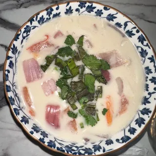 SM Tom Kha