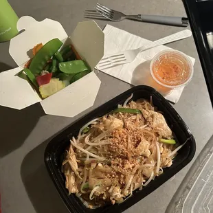 Country Style Pad Thai with chicken, Steamed Mix Vegetables