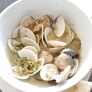 a bowl of clams
