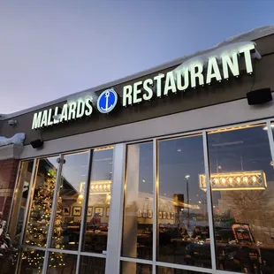 the exterior of the mallards restaurant