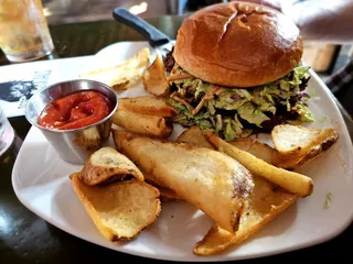 Dark Horse Bar & Eatery