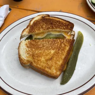 See how the cheese used to be hot and melty but now it just cold and melt-looking but cold. Not hot and melty.