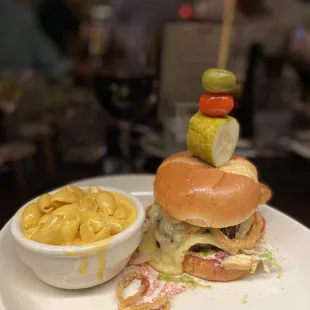 Burger with Mac n cheese